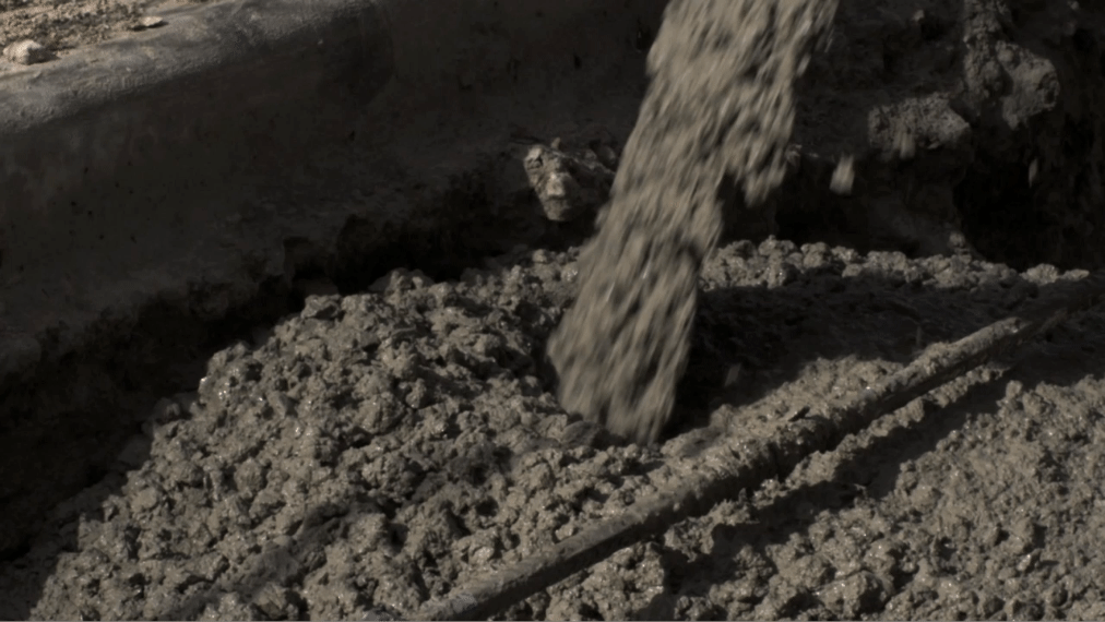 Vertiendo cemento ALTA